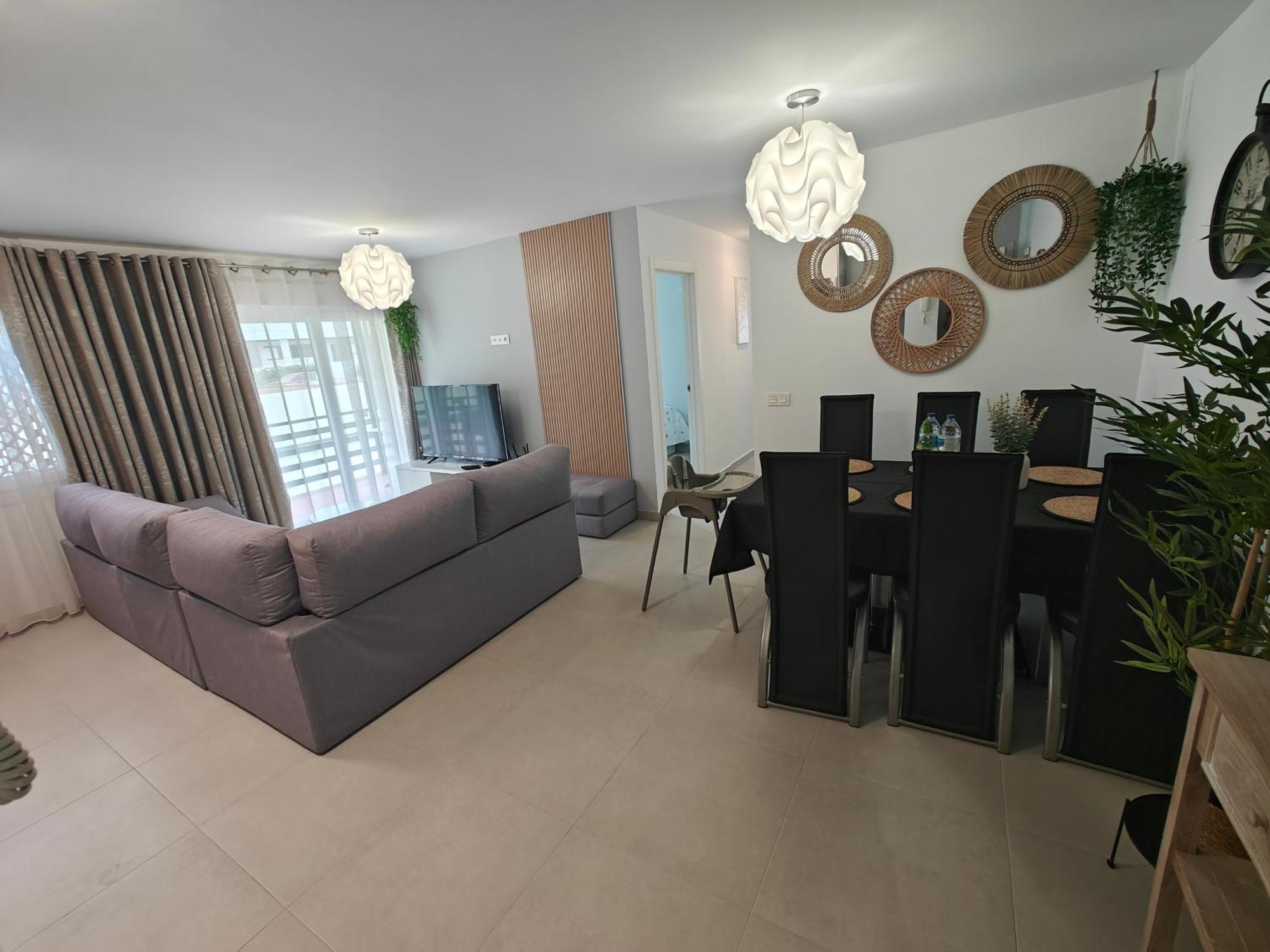 Sun Apartment - 3 Bedrooms, Priv Parking, Pool, Ac, Tv Channels, Fibre Net Los Cristianos  Dış mekan fotoğraf