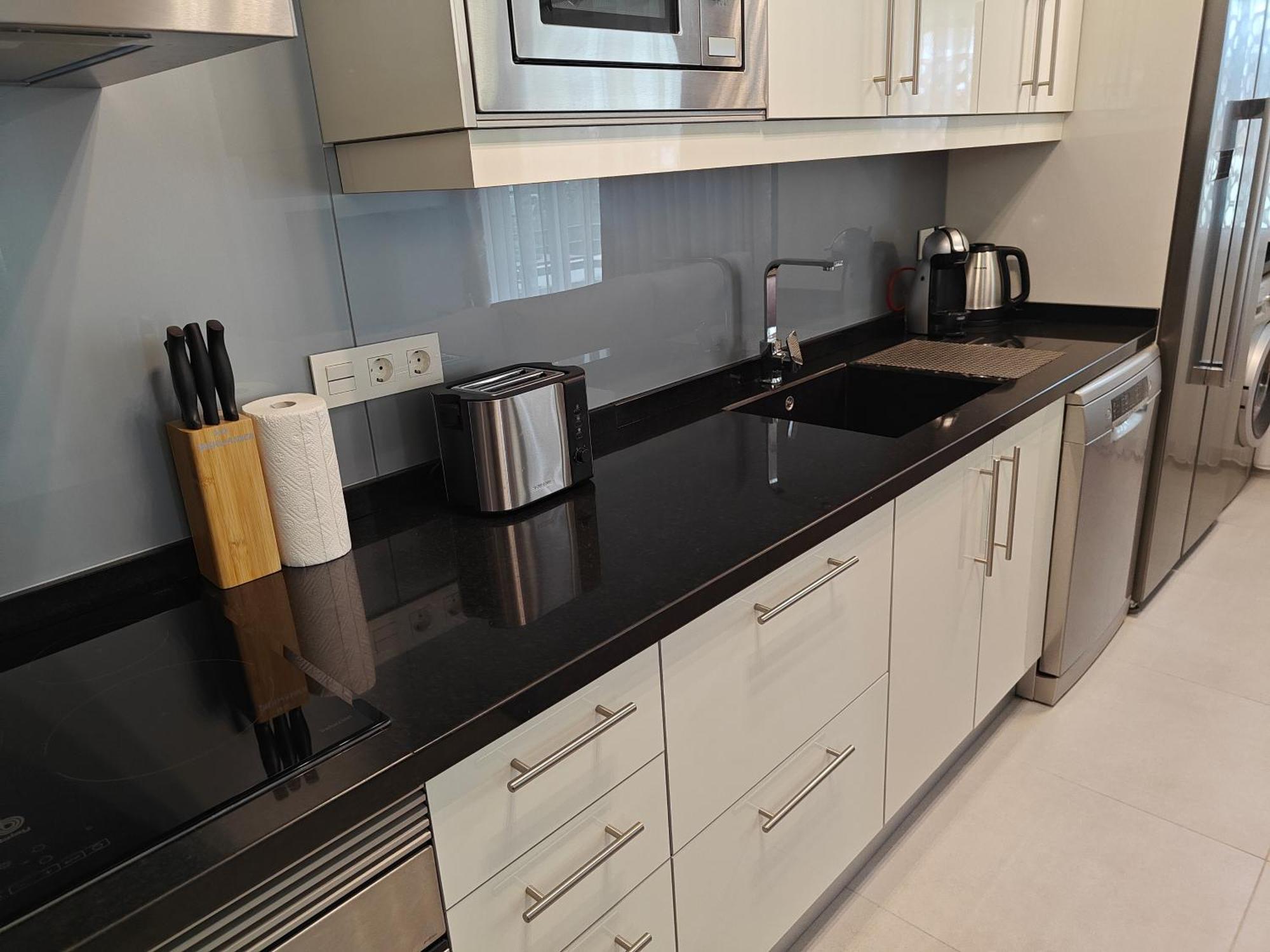 Sun Apartment - 3 Bedrooms, Priv Parking, Pool, Ac, Tv Channels, Fibre Net Los Cristianos  Dış mekan fotoğraf