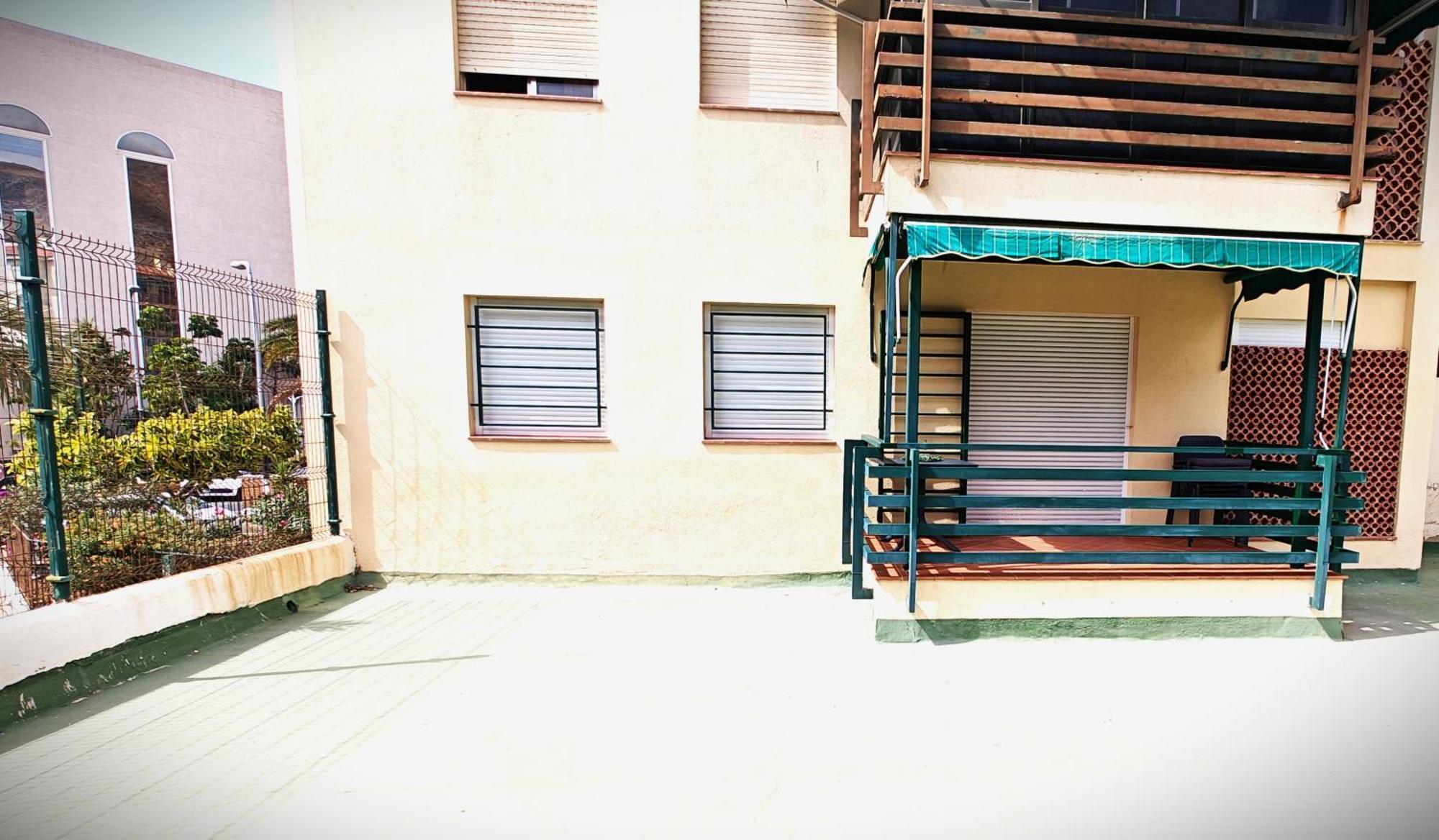 Sun Apartment - 3 Bedrooms, Priv Parking, Pool, Ac, Tv Channels, Fibre Net Los Cristianos  Dış mekan fotoğraf