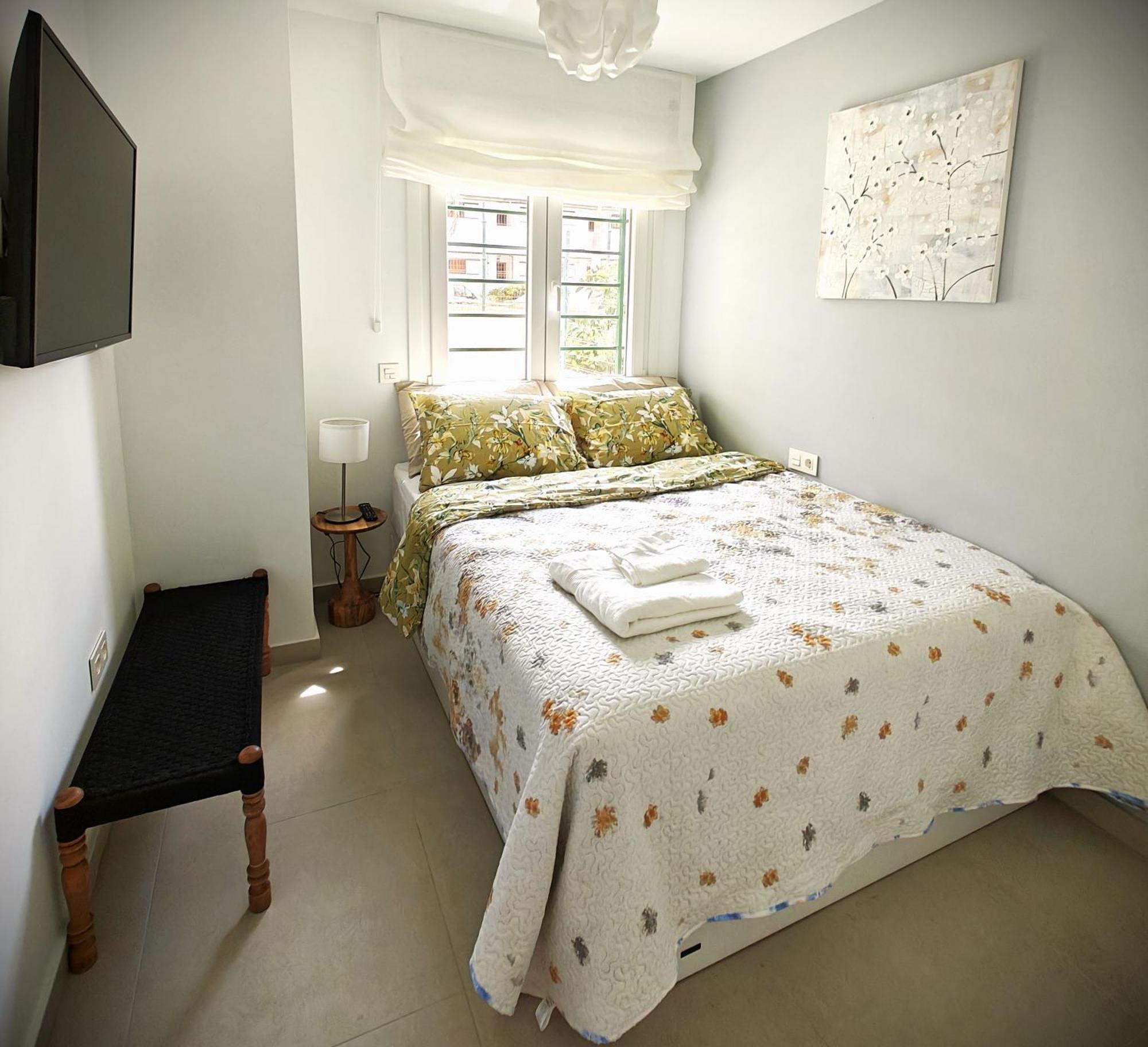 Sun Apartment - 3 Bedrooms, Priv Parking, Pool, Ac, Tv Channels, Fibre Net Los Cristianos  Dış mekan fotoğraf