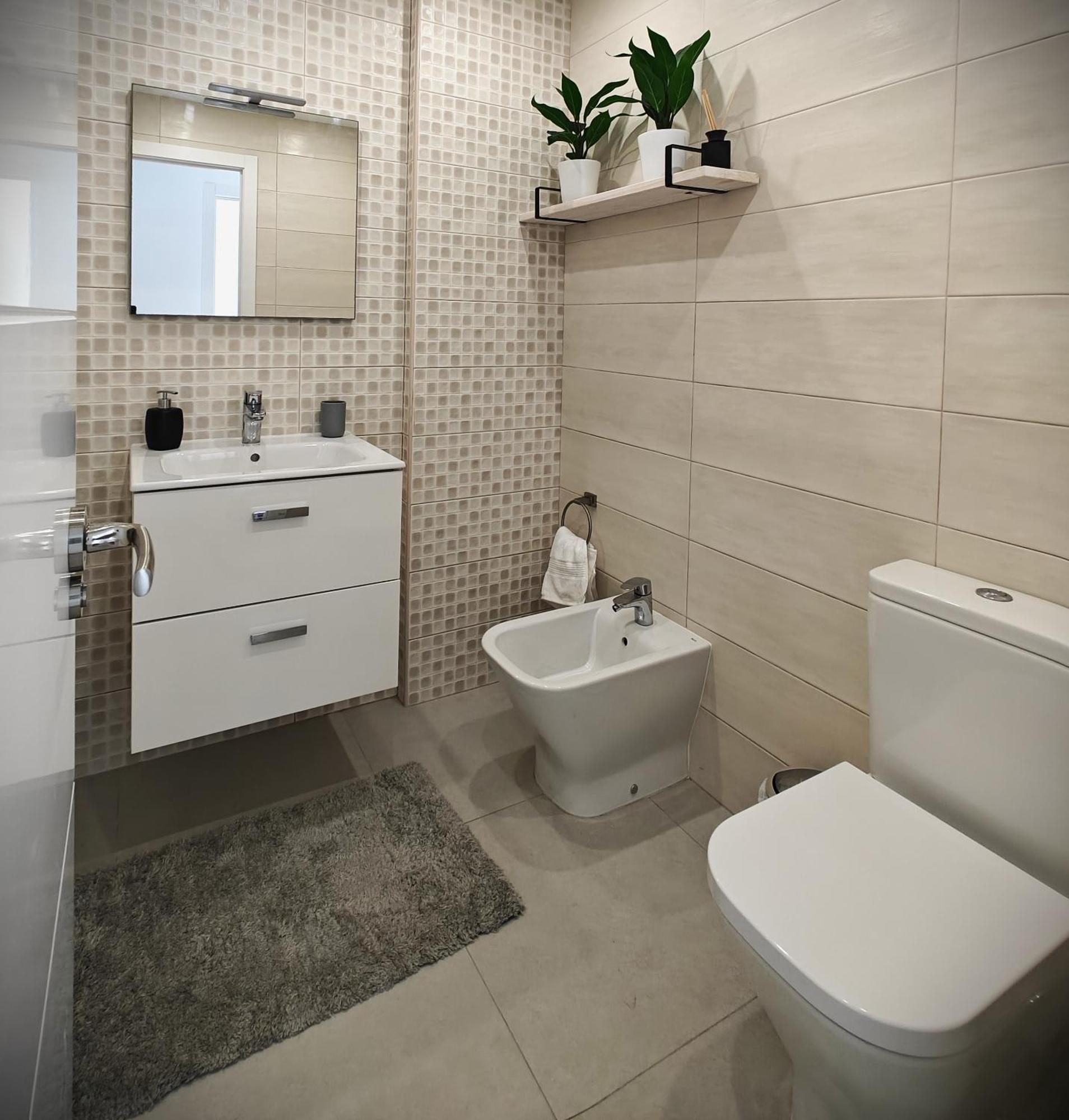 Sun Apartment - 3 Bedrooms, Priv Parking, Pool, Ac, Tv Channels, Fibre Net Los Cristianos  Dış mekan fotoğraf