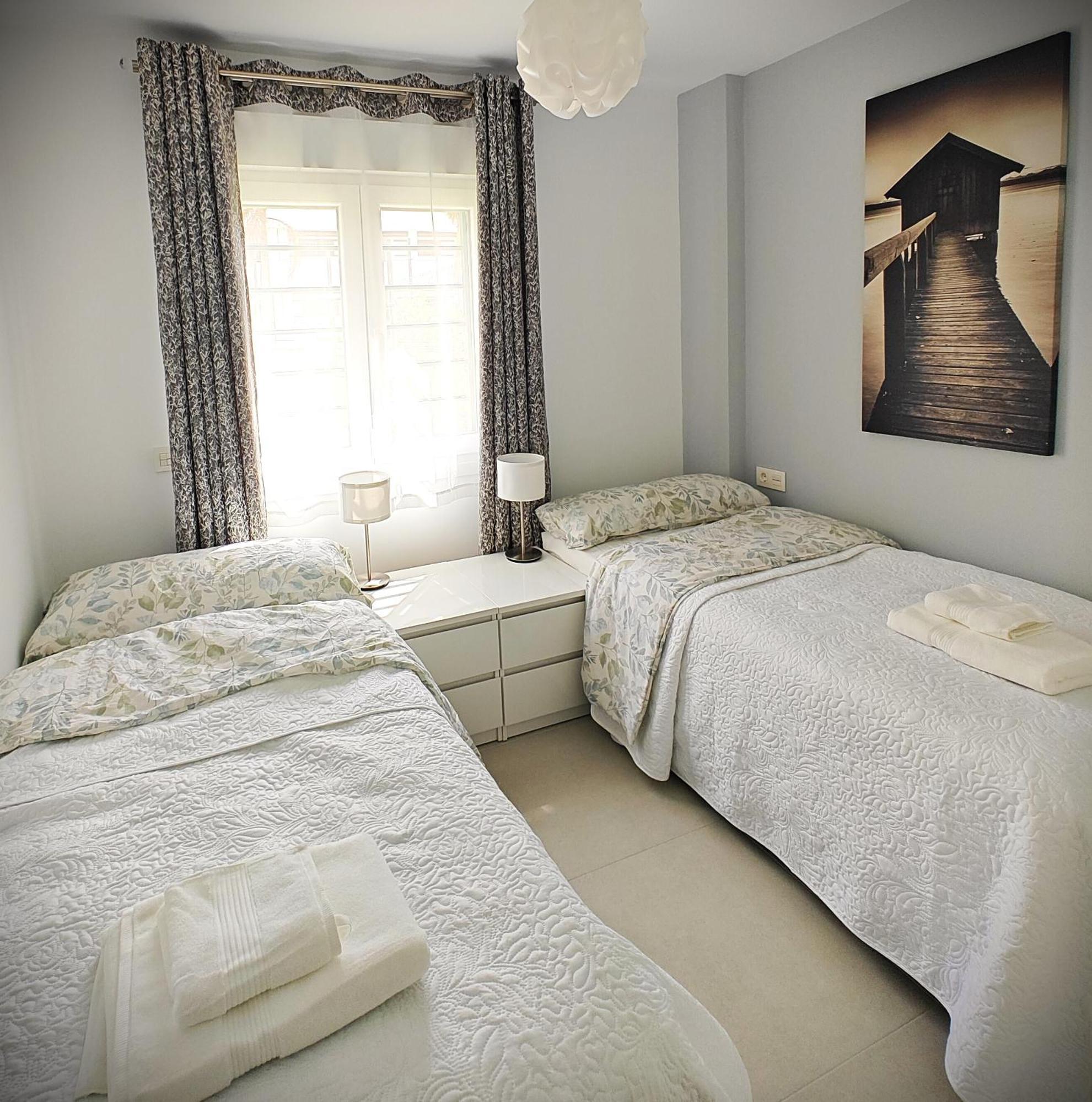 Sun Apartment - 3 Bedrooms, Priv Parking, Pool, Ac, Tv Channels, Fibre Net Los Cristianos  Dış mekan fotoğraf