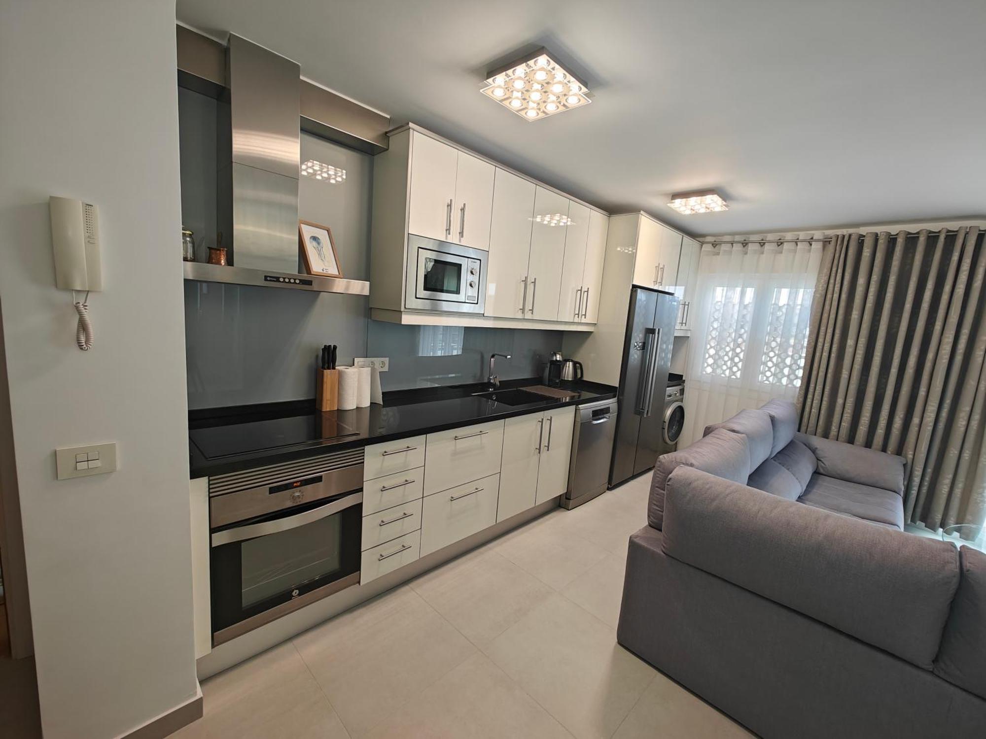 Sun Apartment - 3 Bedrooms, Priv Parking, Pool, Ac, Tv Channels, Fibre Net Los Cristianos  Dış mekan fotoğraf