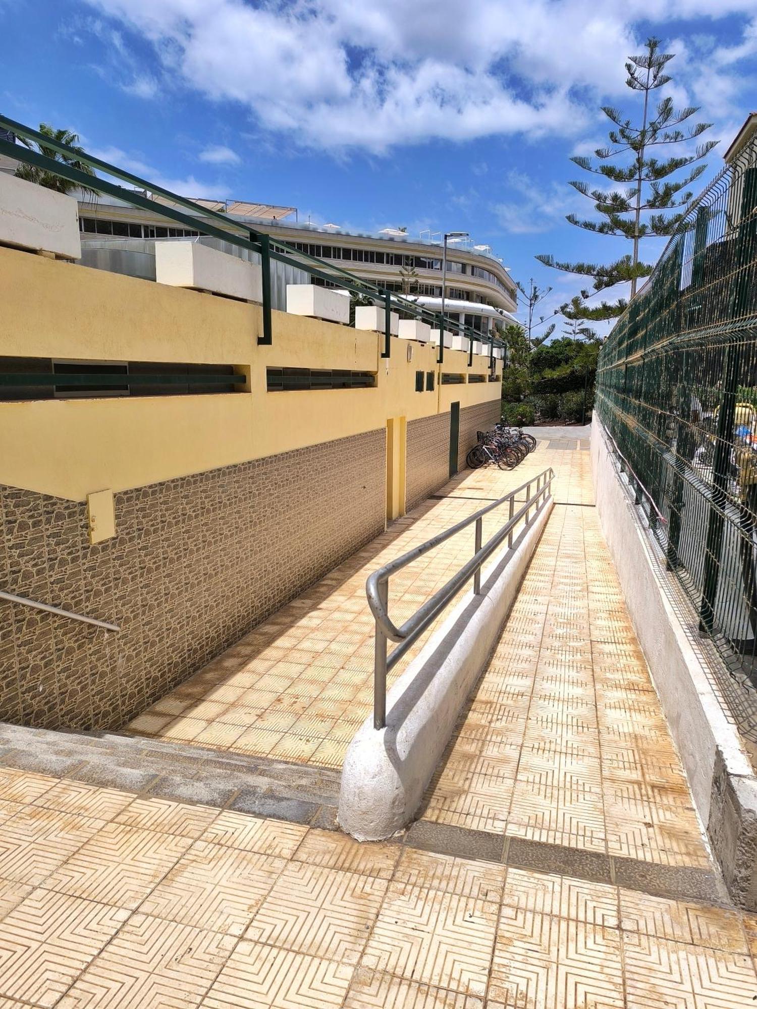 Sun Apartment - 3 Bedrooms, Priv Parking, Pool, Ac, Tv Channels, Fibre Net Los Cristianos  Dış mekan fotoğraf